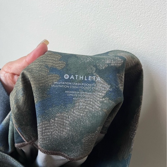 ATHLETA SALUTATION STASH HIGH RISE 7/8 LEGGING Topiary Abstract Olive - Picture 7 of 13